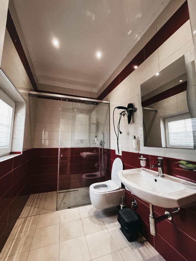 Amansar Boutique Hotel Tirana Esterno foto