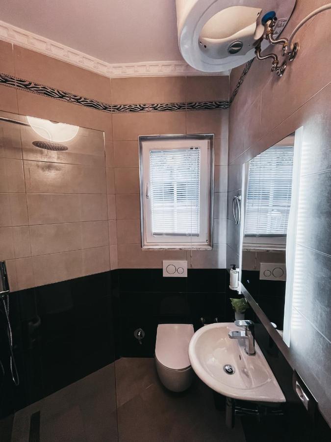 Amansar Boutique Hotel Tirana Esterno foto
