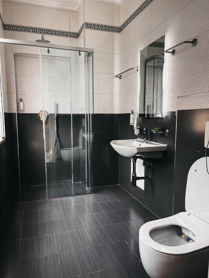 Amansar Boutique Hotel Tirana Esterno foto